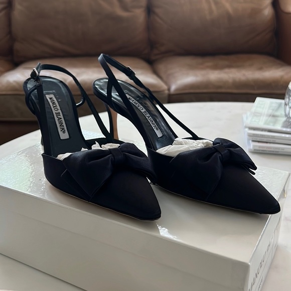Manolo Blahnik Shoes - Manolo Blahnik navy blue Heala size 6